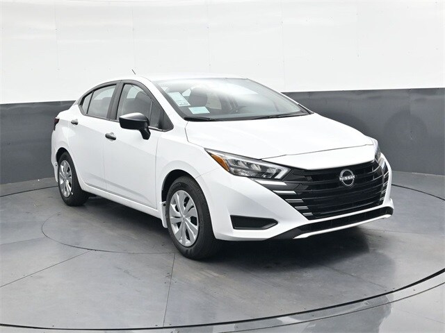 2025 Nissan Versa 1.6 S photo 2