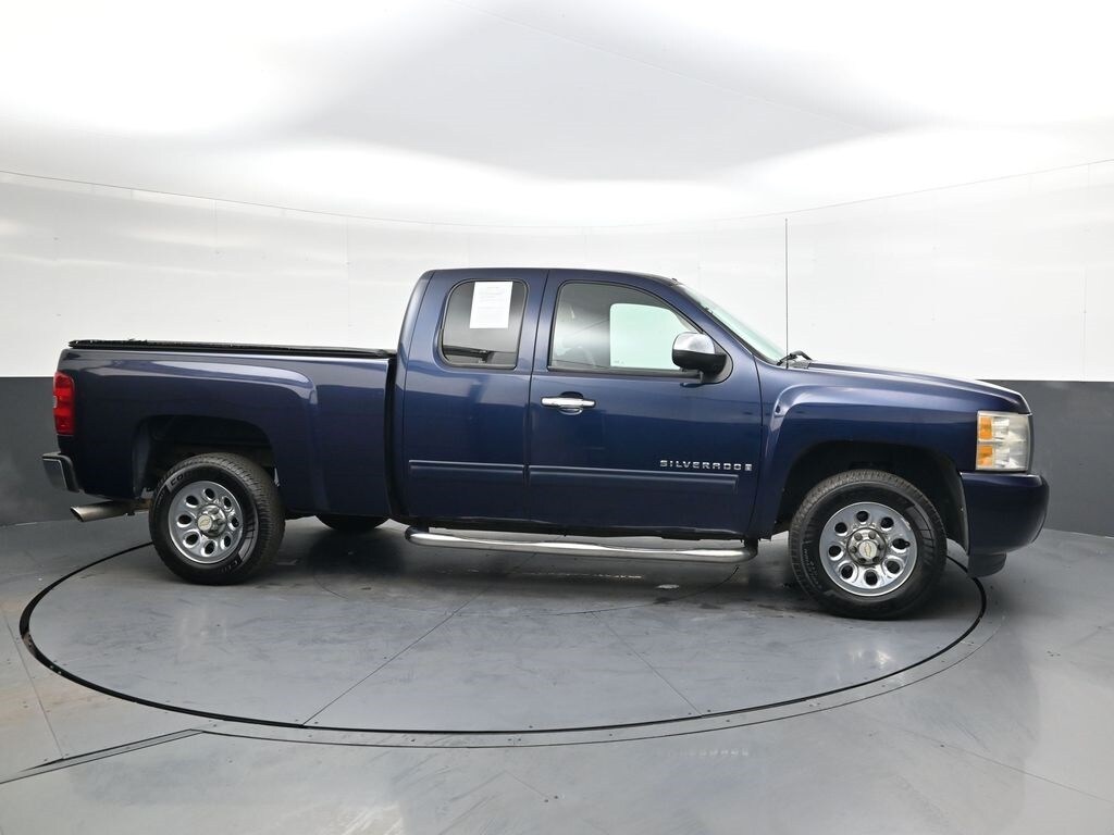 2009 Chevrolet Silverado 1500 LS photo 2