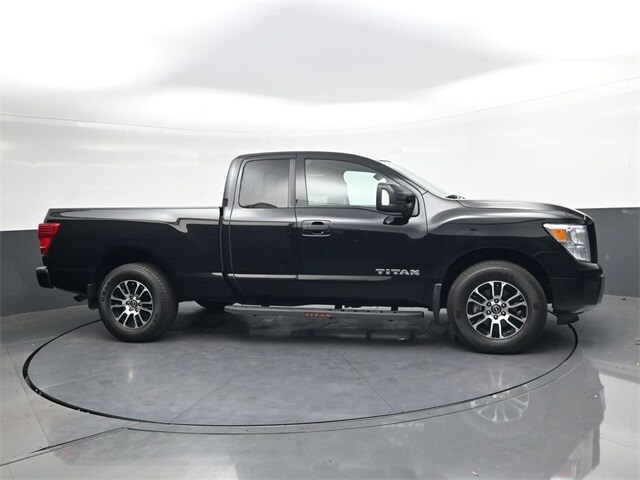 2024 Nissan Titan SV photo 3