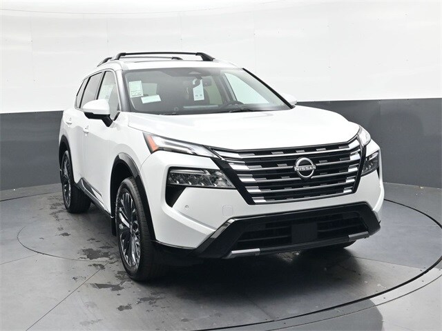 2026 Nissan Rogue Platinum photo 2