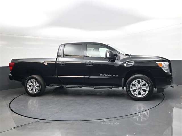 2024 Nissan Titan SV photo 2