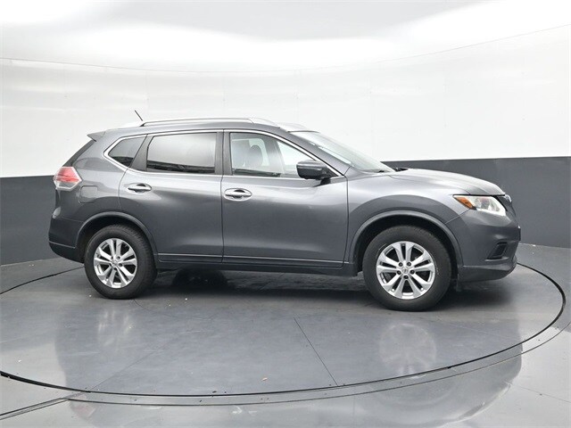 2015 Nissan Rogue SV photo 3
