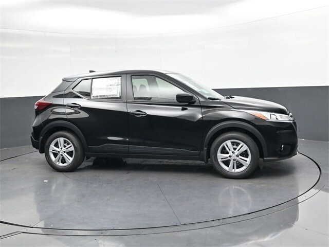 2025 Nissan Kicks Play S photo 3