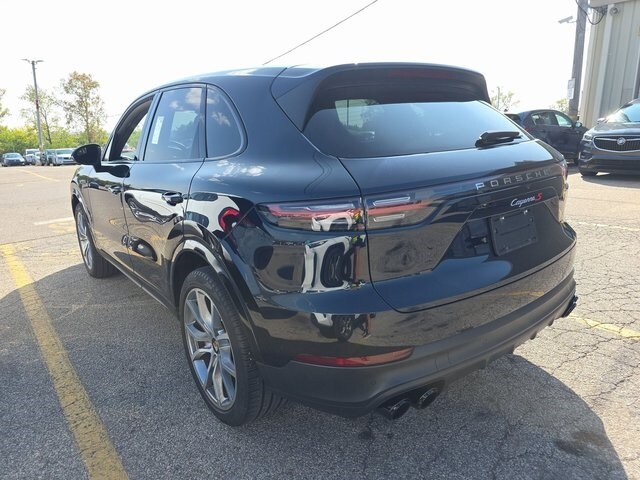 2019 Porsche Cayenne Base photo 2