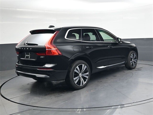 2023 Volvo XC60 B5 Ultimate photo 3