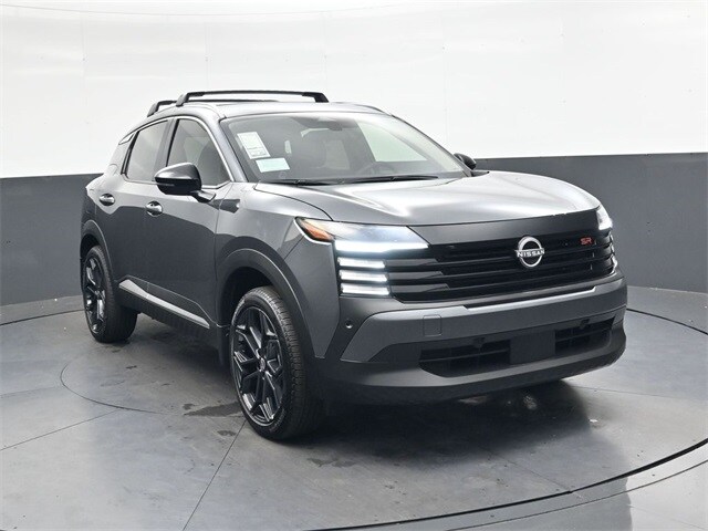 2026 Nissan Kicks SR photo 2