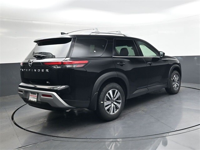 2025 Nissan Pathfinder SL photo 2
