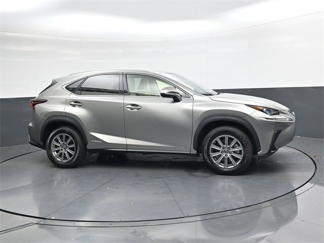 2021 Lexus NX 300h photo 3
