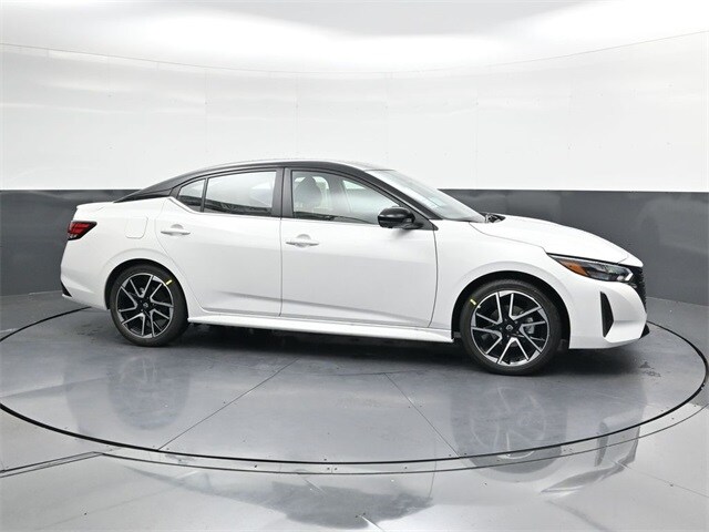 2025 Nissan Sentra SR photo 3