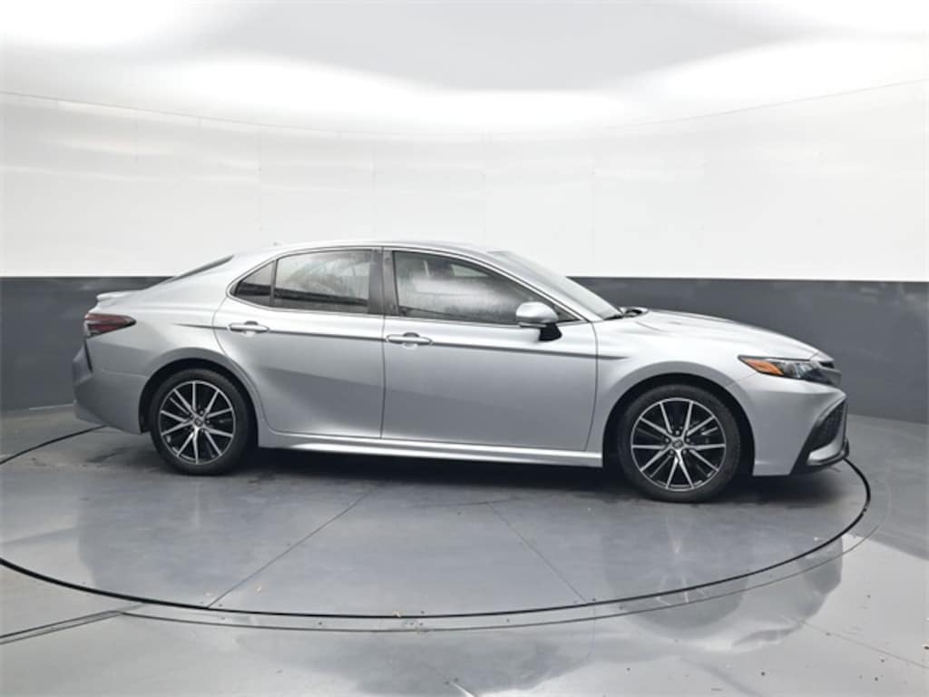 Used 2021 Toyota Camry SE Sedan