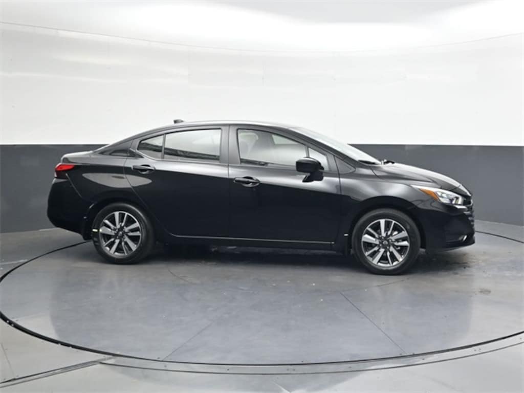 New 2025 Nissan Versa 1.6 SV Sedan