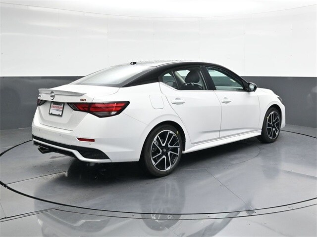 2025 Nissan Sentra SR photo 4