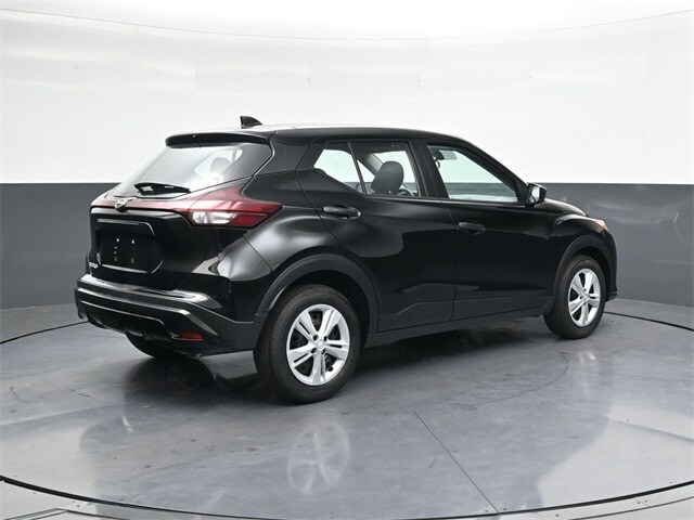 2025 Nissan Kicks Play S photo 2
