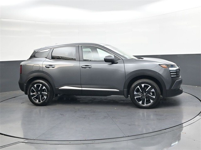 2025 Nissan Kicks SV photo 3