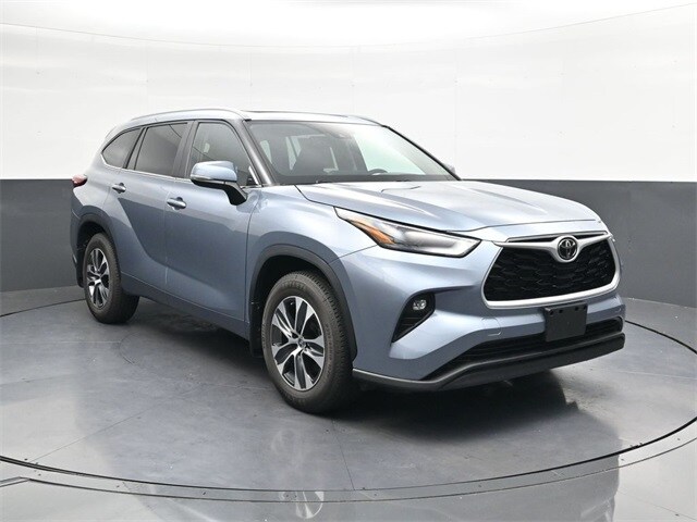 2023 Toyota Highlander L photo 2
