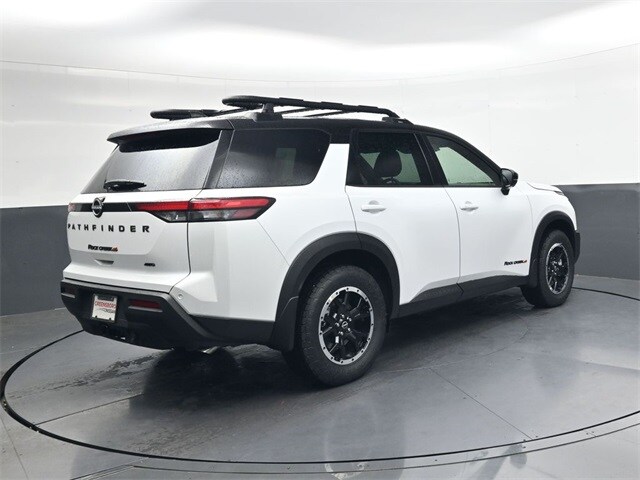 2025 Nissan Pathfinder Rock Creek photo 2