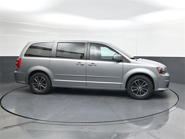 2016 Dodge Grand Caravan SE photo 3