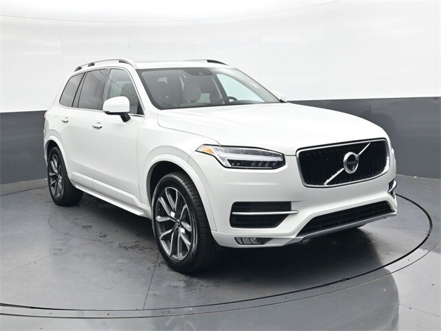 2017 Volvo XC90 T6 AWD Momentum photo 2