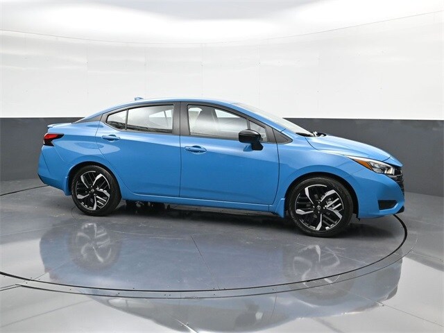 2025 Nissan Versa 1.6 SR photo 3