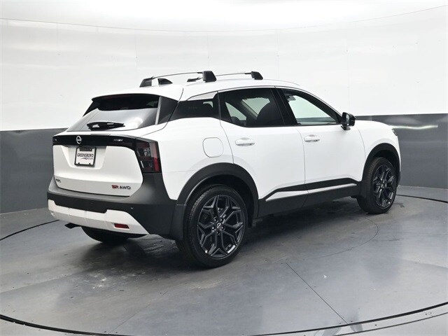 2026 Nissan Kicks SR photo 4