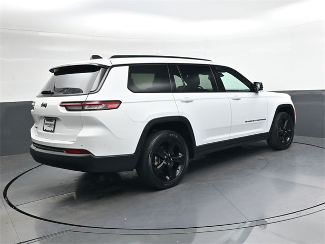 2021 Jeep Grand Cherokee Laredo Altitude photo 4