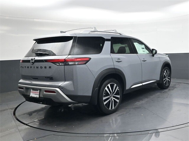 2025 Nissan Pathfinder Platinum photo 4