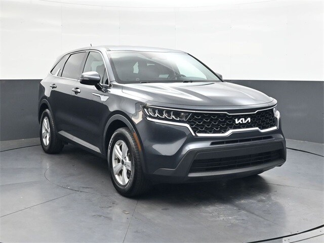 2023 Kia Sorento LX photo 2