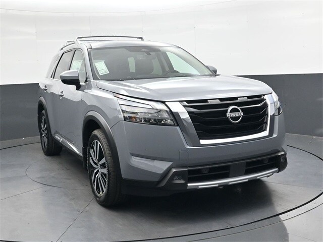 2025 Nissan Pathfinder Platinum photo 2
