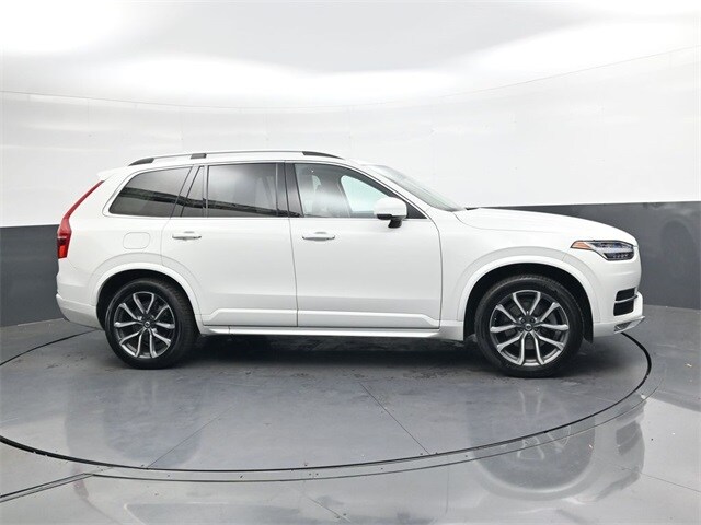 2017 Volvo XC90 T6 AWD Momentum photo 3