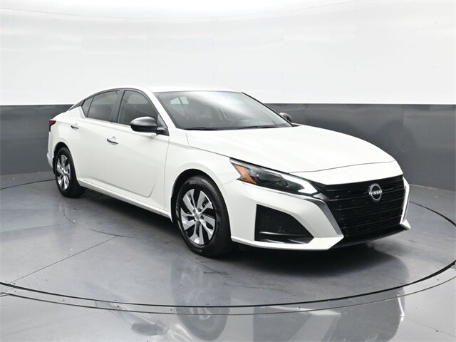 2025 Nissan Altima S photo 2