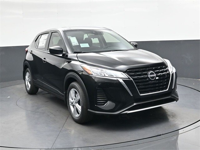 2025 Nissan Kicks Play S photo 2