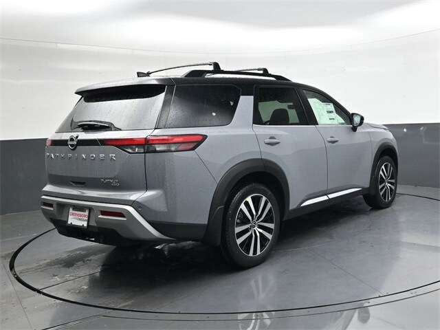 2025 Nissan Pathfinder Platinum photo 2
