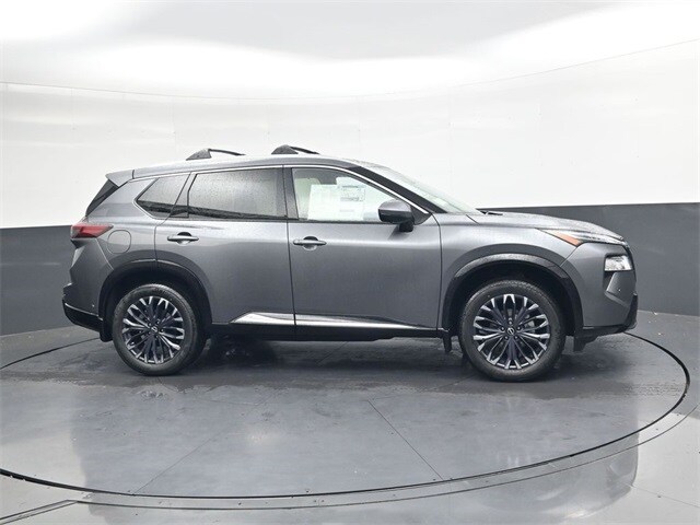 2026 Nissan Rogue Platinum photo 3