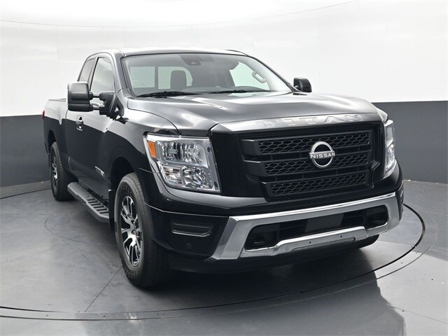 2024 Nissan Titan SV photo 2