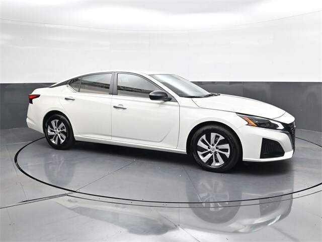 2025 Nissan Altima S photo 2