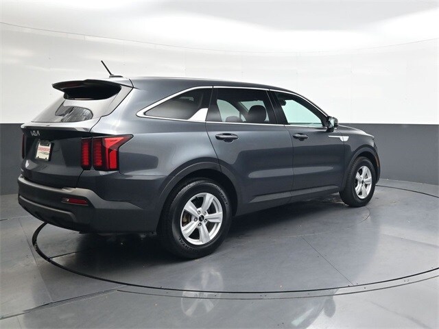 2023 Kia Sorento LX photo 4