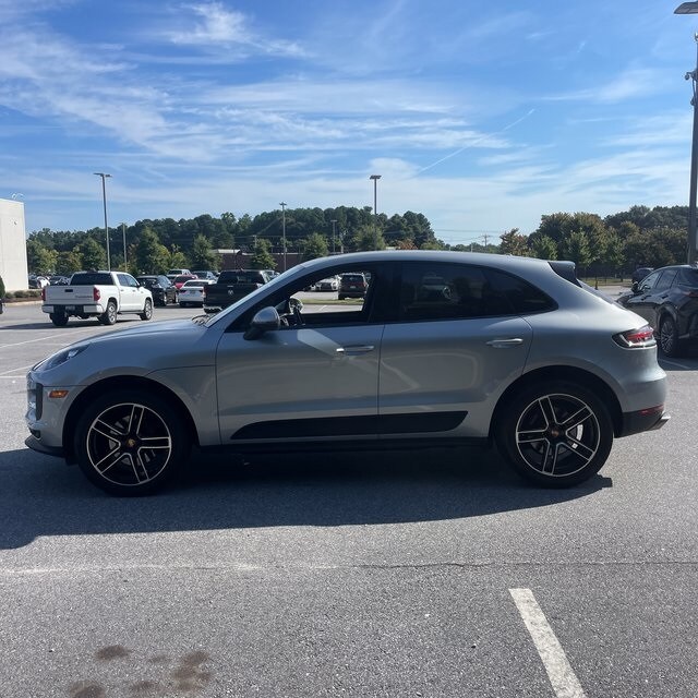 2020 Porsche Macan Base photo 2