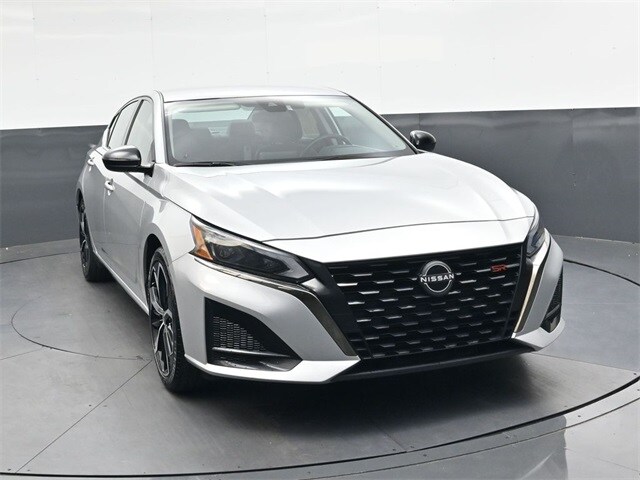 2024 Nissan Altima 2.5 SR photo 2