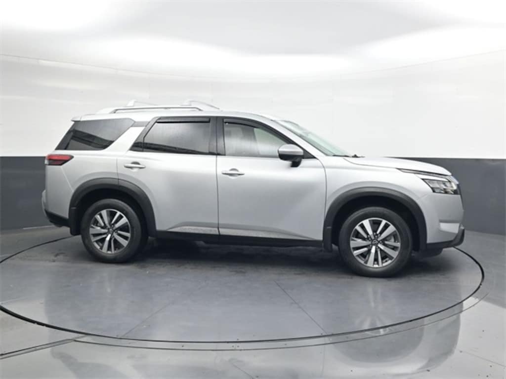 Used 2024 Nissan Pathfinder SL SUV