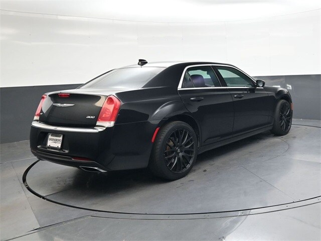2016 Chrysler 300 Limited photo 3