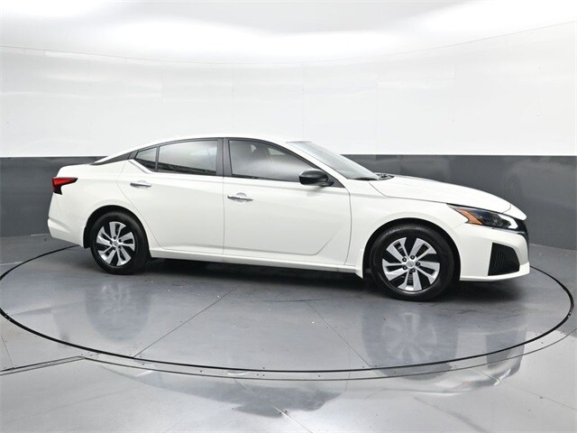 2025 Nissan Altima S photo 3