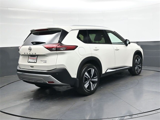 2023 Nissan Rogue Platinum photo 3