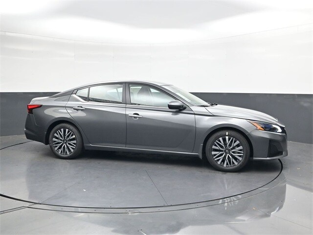 2025 Nissan Altima 2.5 SV photo 3