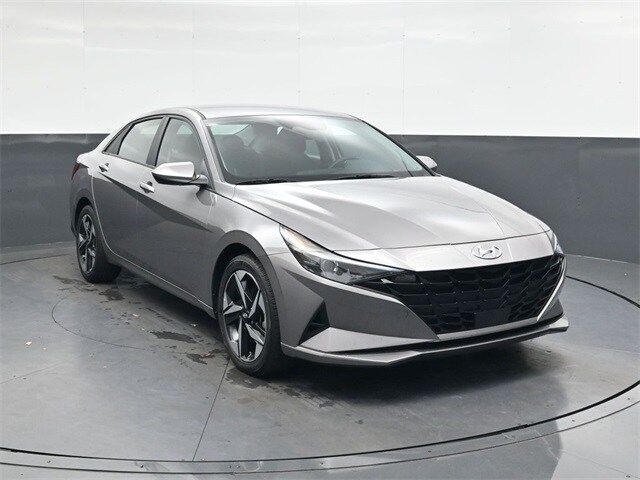 2023 Hyundai Elantra SEL photo 2