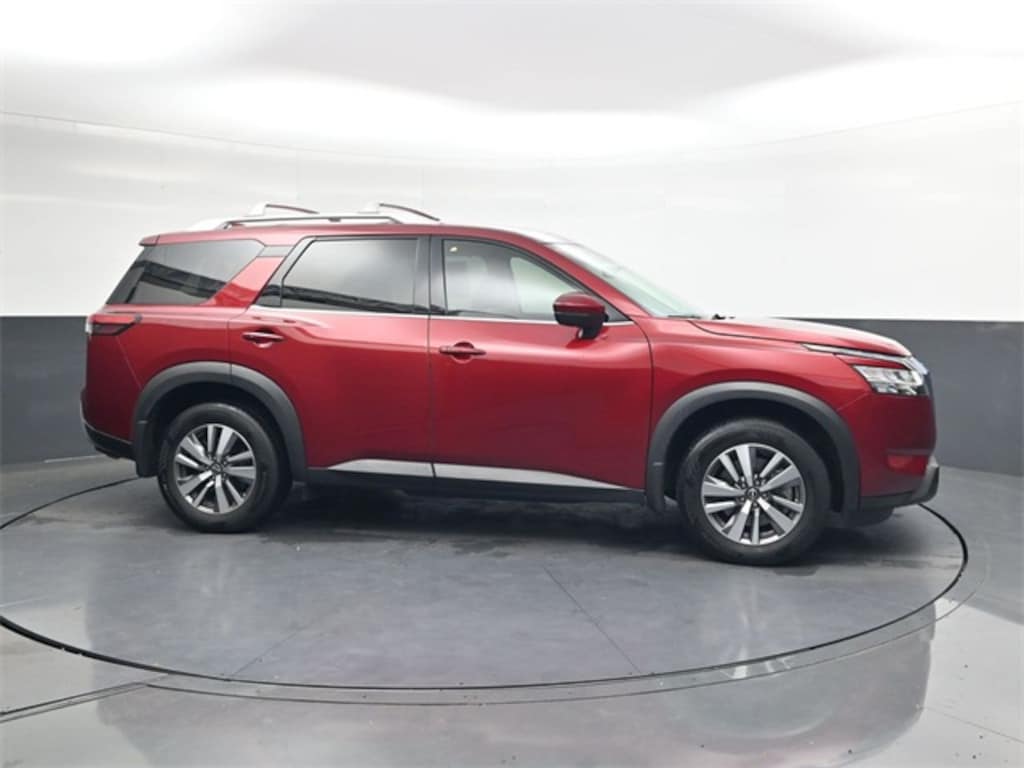 Used 2023 Nissan Pathfinder SL SUV