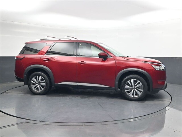 2023 Nissan Pathfinder SL photo 3