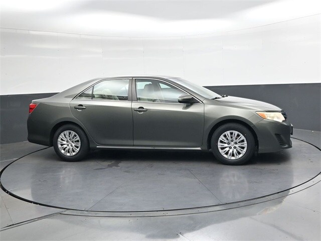 2012 Toyota Camry LE photo 3