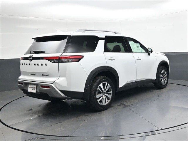 2025 Nissan Pathfinder SL photo 2