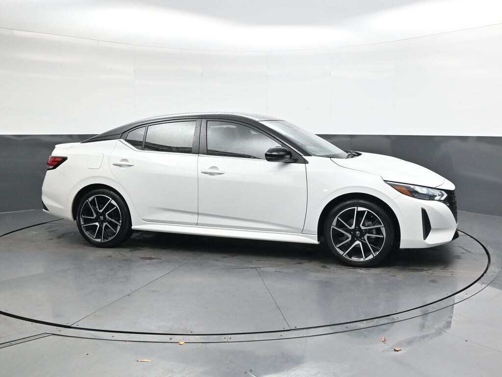 2024 Nissan Sentra SR photo 2