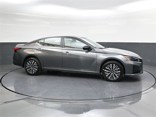 2025 Nissan Altima SV photo 3